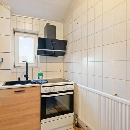 Monteurzimmer Haus 6 Nebringen Fuer Bis Zu 12 Personen - Kueche Und Parkplaetze Vorhanden Motel Gäufelden