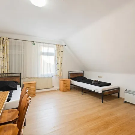 Motel Monteurzimmer Haus 6 Nebringen Fuer Bis Zu 12 Personen - Kueche Und Parkplaetze Vorhanden Gäufelden